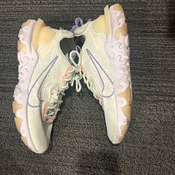 Worn a couple times, comes with box! - Picture 2 of 4